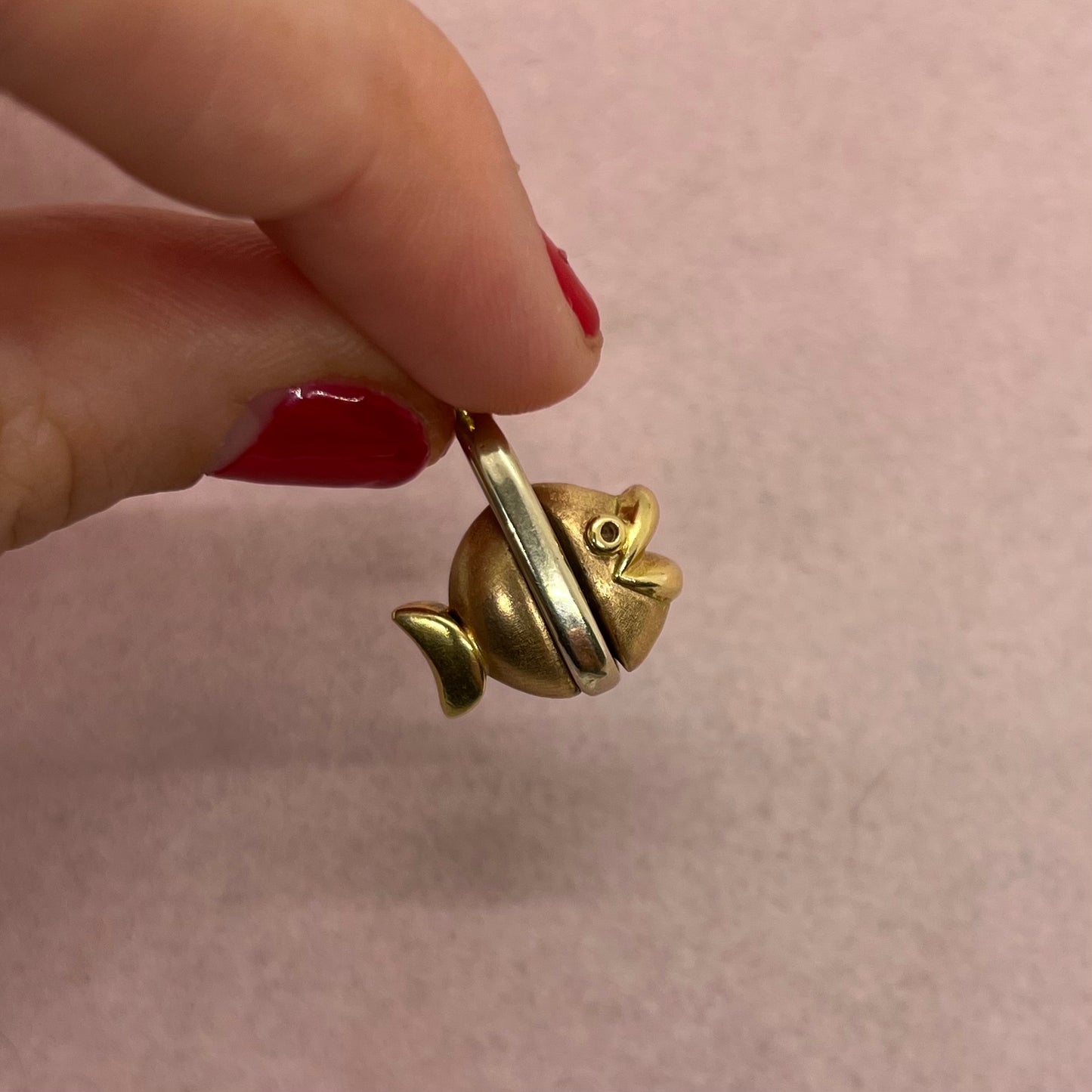 Moving Fish Pendant With Open Mouth (18k, Italy)