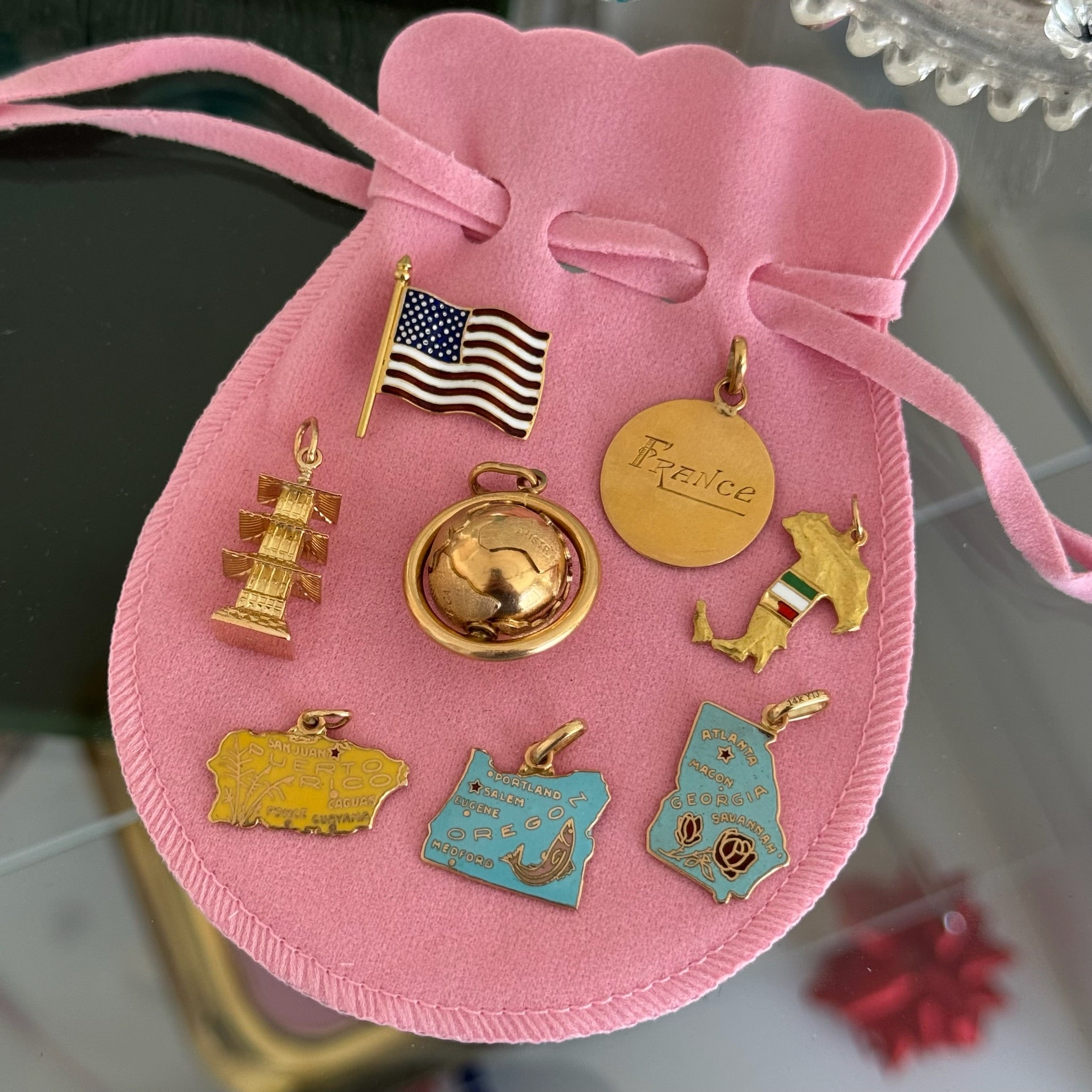 Souvenirs & Travel