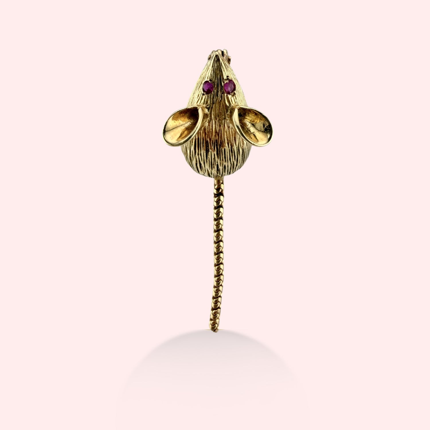 Mouse Pin with Dangling Tail