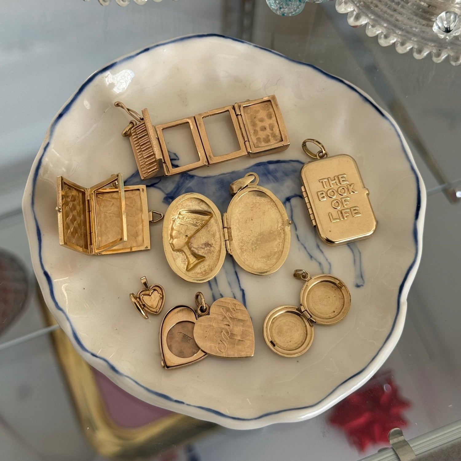 Nefertiti Oval Locket