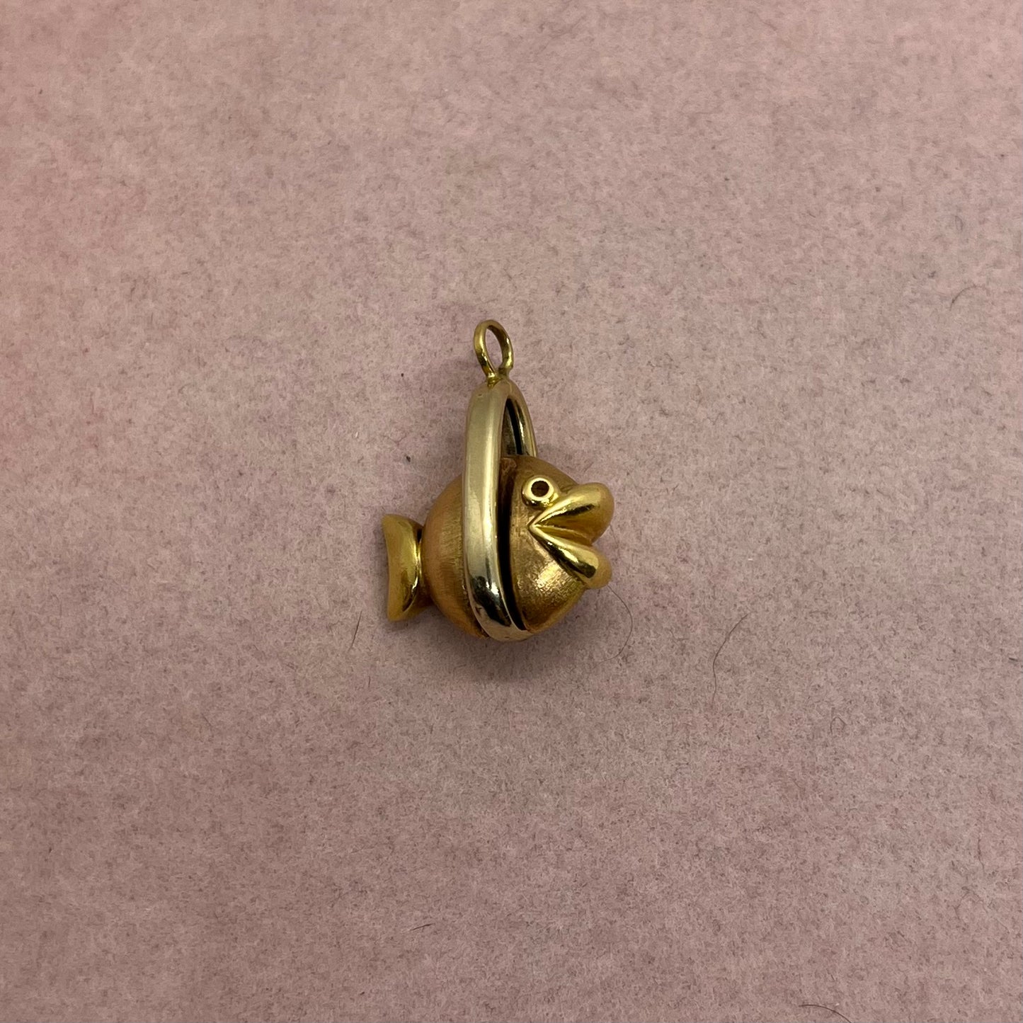 Moving Fish Pendant With Open Mouth (18k, Italy)