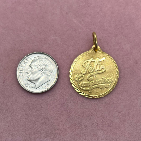 Feliz Cumpeaños Medallion